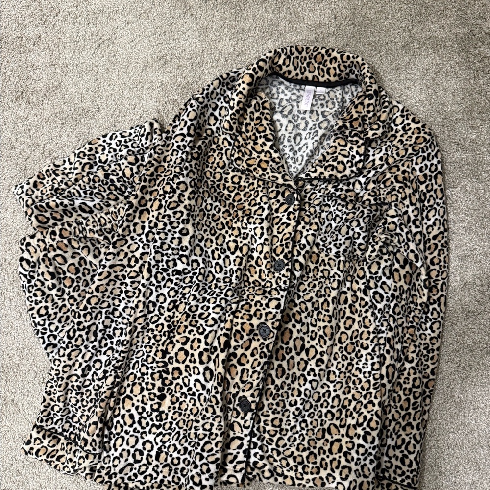 Leopard Print Women's Pajama Top and Bottom Set - Beige/Black